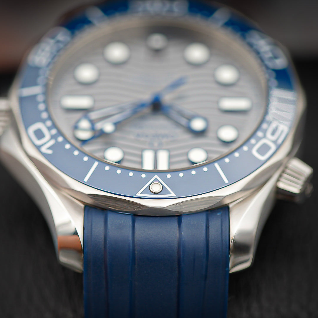 Omega Seamaster Diver 300M Gray Wave Dial | Ref. 210.32.42.20.06.001